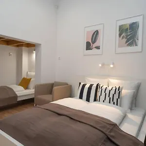 Appartement Located, 150 M2 5 Bedrooms Apt.,, Budapest